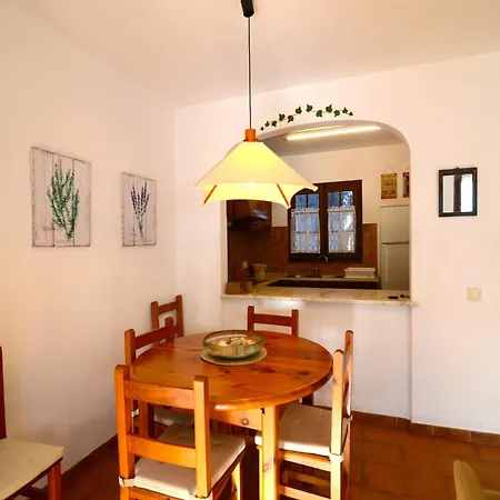 The House In Has 3 Bedrooms Holiday home *