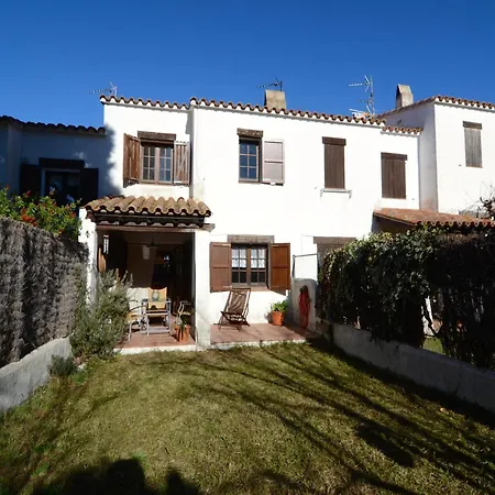 The House In Has 3 Bedrooms Holiday home Pals