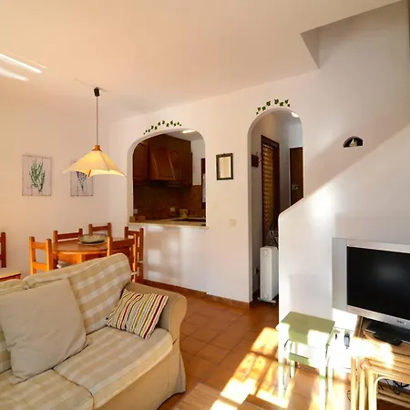 The House In Has 3 Bedrooms Pals